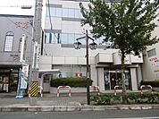 銀行「豊川信用金庫まで930m」