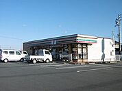 コンビニ「セブンイレブンまで80m」