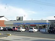 コンビニ「ローソン豊川新桜町店まで510m」