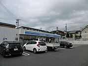 コンビニ「ローソン新城本宮道まで310m」