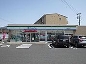 コンビニ「ファミリーマートまで1200m」