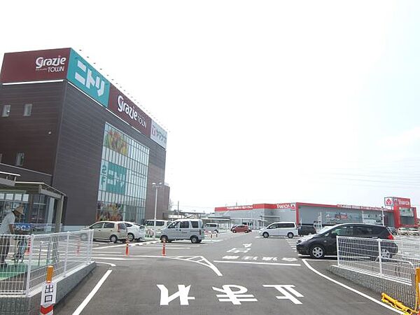 画像22:スーパー「ヤマナカまで880m」