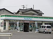 コンビニ「ファミリーマートまで640m」