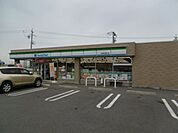 コンビニ「ファミリーマートまで470m」