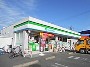 コンビニ「ファミリーマートまで160m」