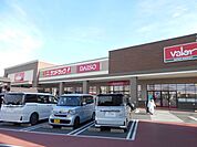ショッピング施設「バローまで410m」