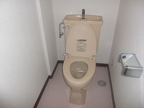 画像10:電源付きのトイレです