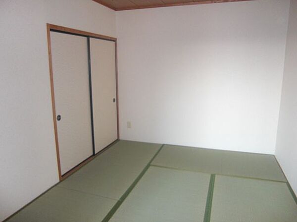 画像14:中部屋の和室です