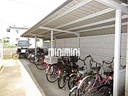 静かな住宅街にあり！日当たりも良いマンションです