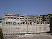 中学校「犬山市立城東中学校まで1273m」