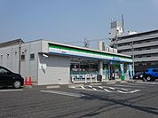 コンビニ「ファミリーマートまで470m」