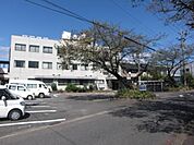 病院「岡部外科まで320m」