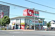ドラッグストア 「スギ薬局まで720m」