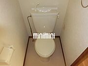 清潔感のあるトイレ空間ですよ