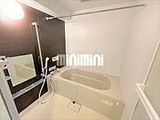 とっても広いバスルーム。浴室乾燥機も付いてます