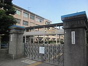 小学校「犬山市立犬山南小学校まで765m」