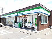 コンビニ「ファミリーマートまで870m」