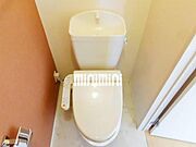 ウォシュレット完備のトイレです。