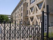 小学校「犬山市立東小学校まで2481m」