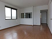 カウンターキッチンが魅力の開放的なリビングです！