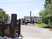 中学校「犬山市立犬山中学校まで2727m」