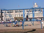小学校「扶桑町立高雄小学校まで581m」