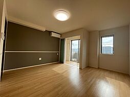 ブルースター 105 1階1Kのリビング/ダイニング