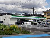 コンビニ「ファミリーマートまで350m」