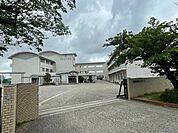 中学校「安城市立安城西中学校まで2641m」