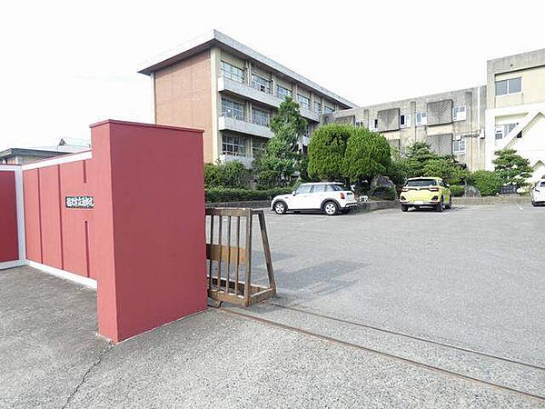 画像18:中学校「稲沢市立治郎丸中学校まで1652m」