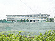 中学校「稲沢市立稲沢西中学校まで302m」