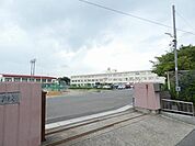 中学校「清須市立新川中学校まで1152m」