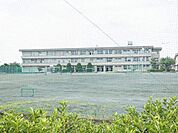 中学校「稲沢市立稲沢西中学校まで872m」