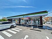 コンビニ「ファミリーマート新小牧小木店まで806m」