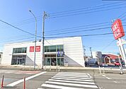 複合モール「ユニクロ半田店まで1922m」