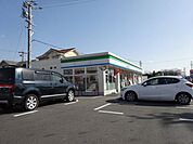 コンビニ「ファミリーマートまで700m」