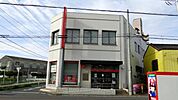 銀行「三菱UFJまで140m」