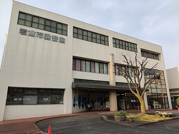 画像21:図書館「岩倉市図書館まで923m」