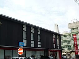 銀行「三菱東京ＵＦＪまで180m」