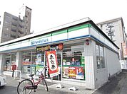 コンビニ「ファミリーマートまで70m」