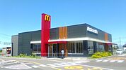 飲食店「マクドナルド岩倉店まで731m」