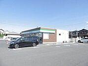 コンビニ「ファミリーマートまで200m」