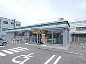 コンビニ「ファミリーマート新岩倉中本町店まで629m」