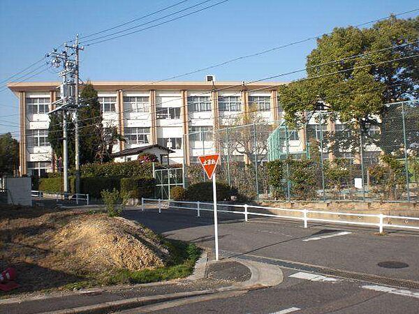 画像16:小学校「豊明市立三崎小学校まで147m」