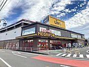 ショッピング施設「ＭＥＧＡドンキホーテＵＮＹ豊明店まで490m」
