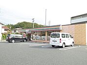 コンビニ「セブンイレブンまで520m」