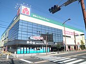 ショッピング施設「ヤマダ電機まで590m」
