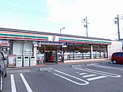 コンビニ「セブンイレブンまで600m」