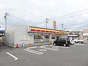 コンビニ「デイリーヤマザキまで1500m」