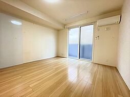 グラン・シャリオ 102 1階ワンルームのリビング/ダイニング